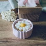 Concrete Candle (with daisy) - Image 4