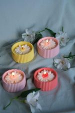 Concrete Candle (with daisy) - Image 3