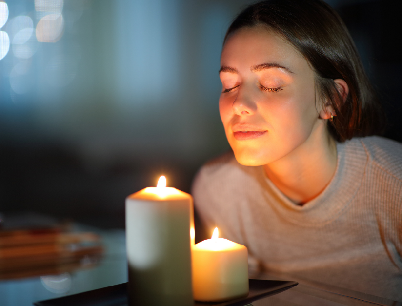 Why Your Scented Candle Is Not Smelling Strong (Causes & Easy Fixes)